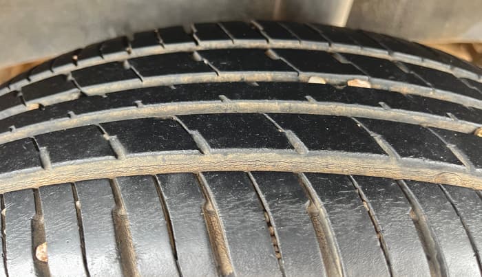 2016 Renault Kwid RXL, Petrol, Manual, 60,374 km, Left Rear Tyre Tread