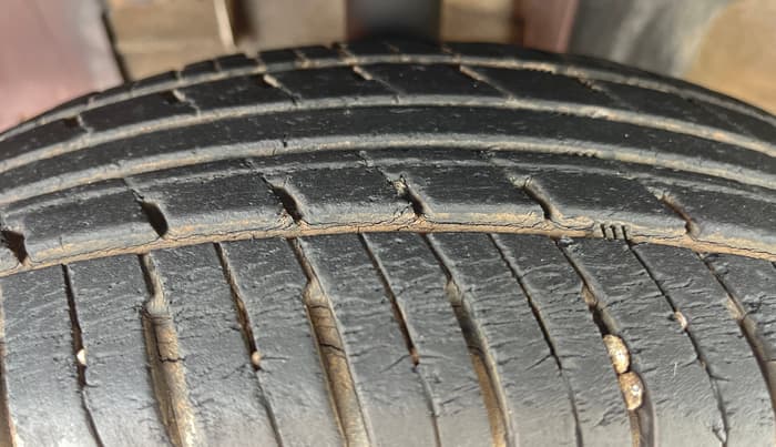 2016 Renault Kwid RXL, Petrol, Manual, 60,374 km, Left Front Tyre Tread
