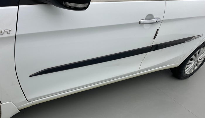 2016 Maruti Ciaz ZXI, Petrol, Manual, 38,182 km, Front passenger door - Slightly dented