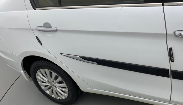 2016 Maruti Ciaz ZXI, Petrol, Manual, 38,182 km, Right rear door - Slightly dented