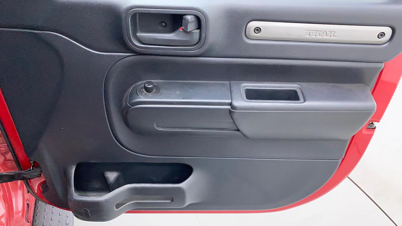 2021 Mahindra Thar LX  P 4WD AT CONVERTIBLE, Petrol, Automatic, 33,480 km, Driver Side Door Panels Control