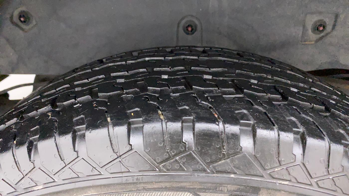 2021 Mahindra Thar LX  P 4WD AT CONVERTIBLE, Petrol, Automatic, 33,480 km, Right Rear Tyre Tread