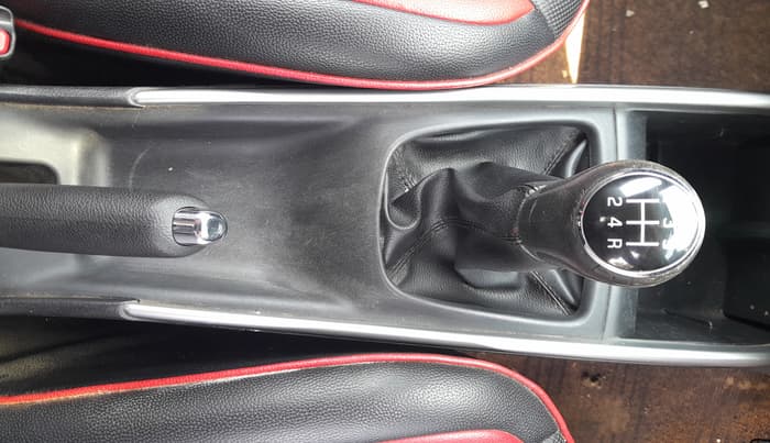 2017 Maruti Baleno DELTA PETROL 1.2, CNG, Manual, 81,522 km, Gear Lever