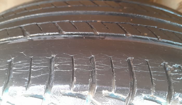 2017 Maruti Baleno DELTA PETROL 1.2, CNG, Manual, 81,522 km, Left Front Tyre Tread