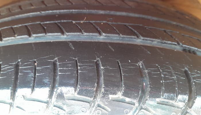 2017 Maruti Baleno DELTA PETROL 1.2, CNG, Manual, 81,522 km, Right Front Tyre Tread