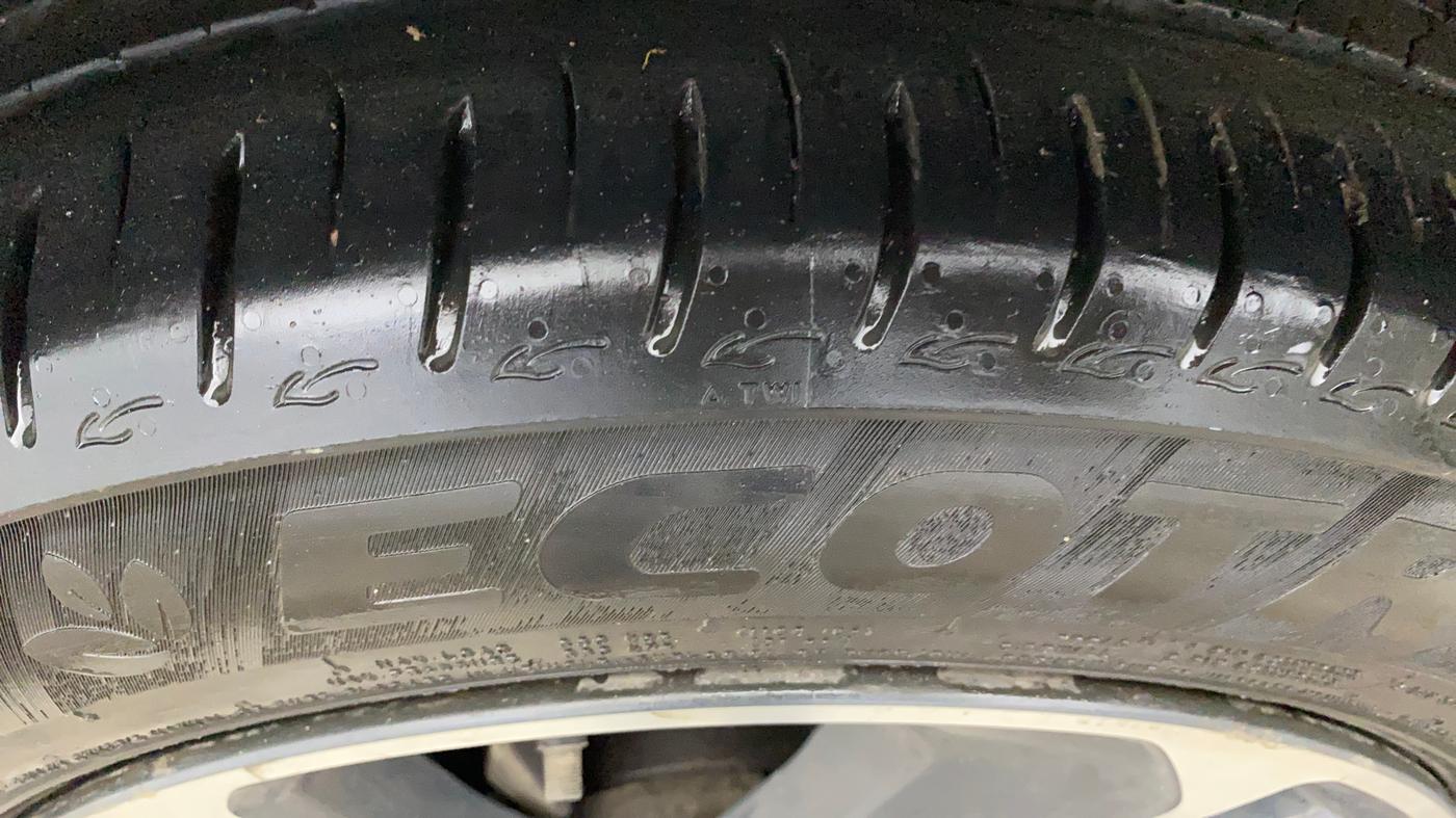 2024 Tata ALTROZ XZ CNG, CNG, Manual, 28,351 km, Left Front Tyre Tread