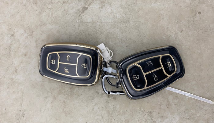 2024 Tata ALTROZ XZ CNG, CNG, Manual, 28,311 km, Key Close Up