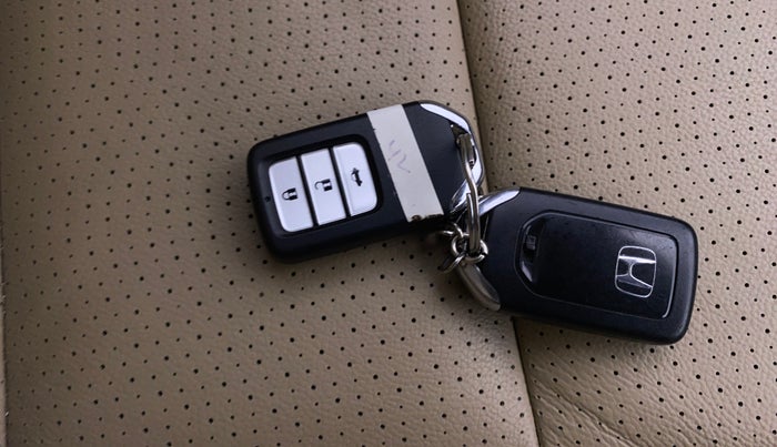 2020 Honda City 1.5L I-VTEC ZX, Petrol, Manual, 32,989 km, Key Close Up