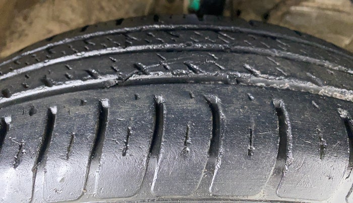 2018 Maruti Swift VXI AMT D, Petrol, Automatic, 29,723 km, Right Front Tyre Tread