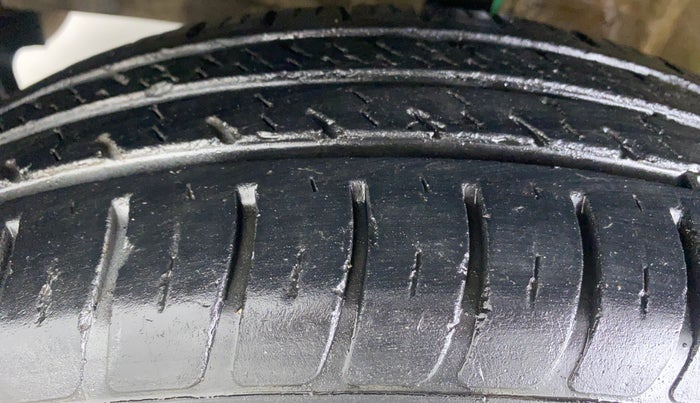 2018 Maruti Swift VXI AMT D, Petrol, Automatic, 29,723 km, Left Front Tyre Tread