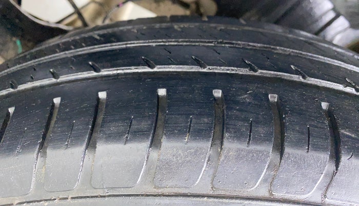 2018 Maruti Swift VXI AMT D, Petrol, Automatic, 29,723 km, Left Rear Tyre Tread