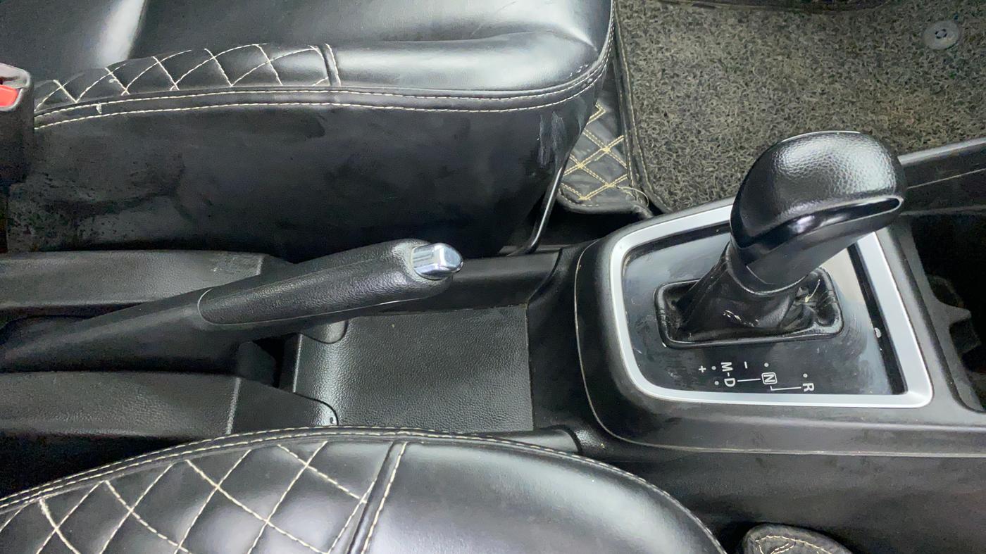 2018 Maruti Swift VXI AMT D, Petrol, Automatic, 29,723 km, Gear Lever