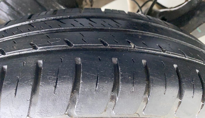 2018 Maruti Swift VXI AMT D, Petrol, Automatic, 29,723 km, Right Rear Tyre Tread