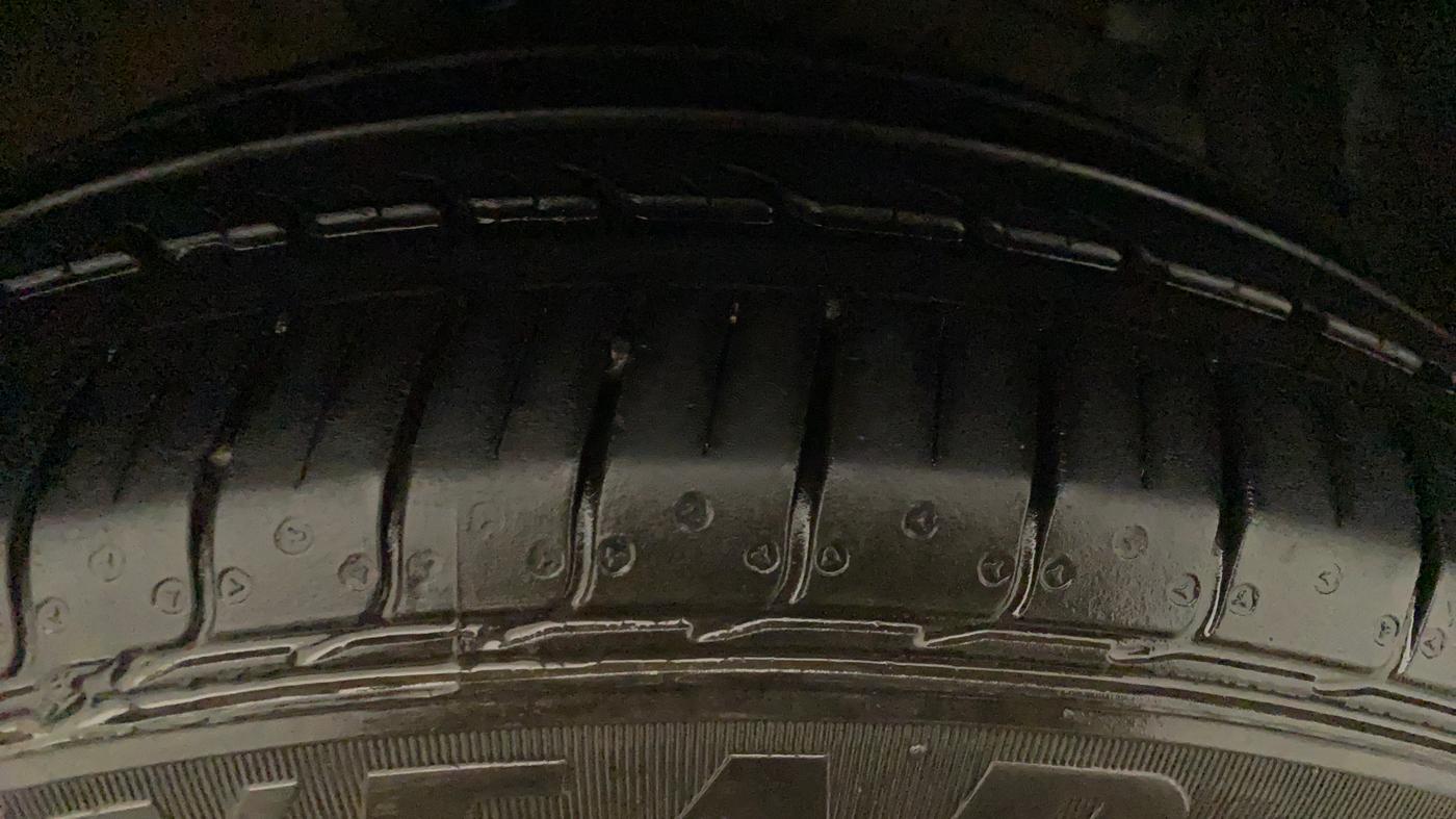 2017 Maruti Ciaz ZETA DIESEL 1.3, Diesel, Manual, 86,680 km, Right Front Tyre Tread