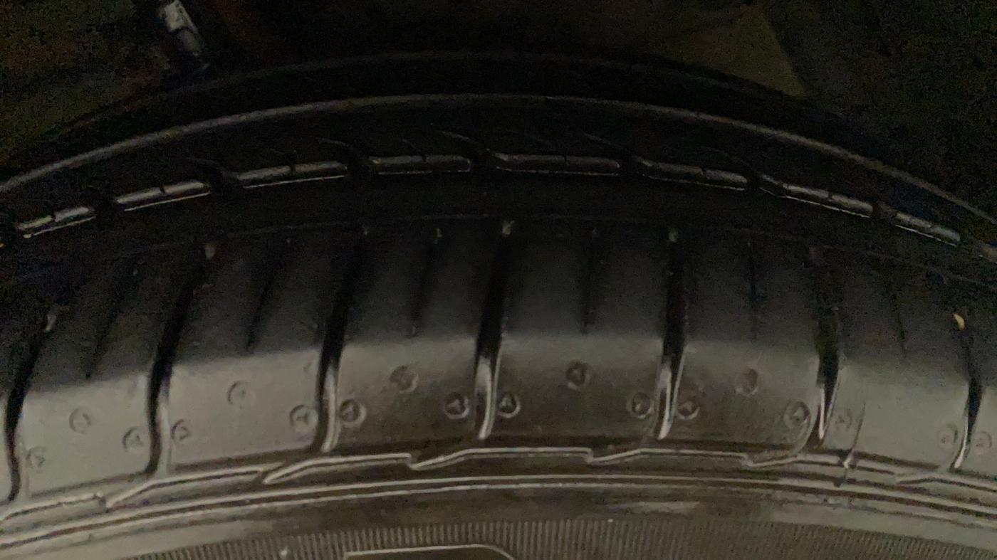 2017 Maruti Ciaz ZETA DIESEL 1.3, Diesel, Manual, 86,680 km, Left Front Tyre Tread