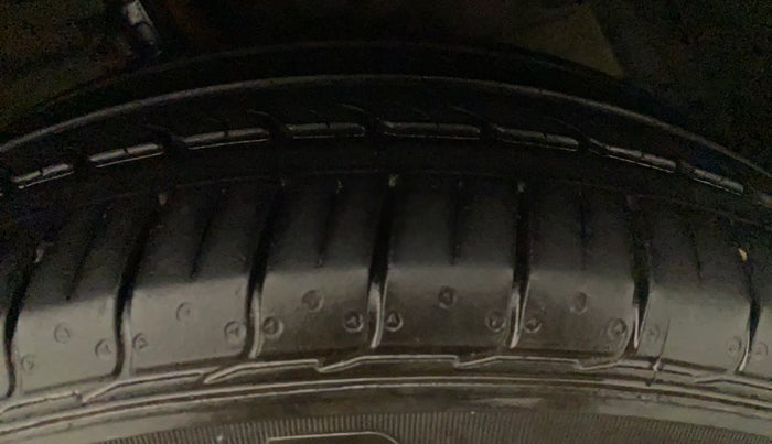 2017 Maruti Ciaz ZETA DIESEL 1.3, Diesel, Manual, 86,680 km, Left Front Tyre Tread