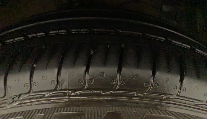 2017 Maruti Ciaz ZETA DIESEL 1.3, Diesel, Manual, 86,680 km, Left Rear Tyre Tread
