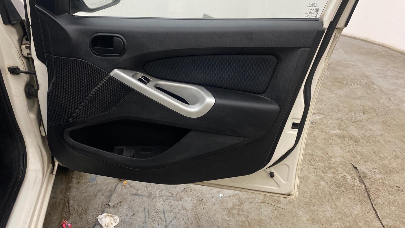 2013 Ford Figo TITANIUM 1.4 DIESEL, Diesel, Manual, 92,285 km, Driver Side Door Panels Control