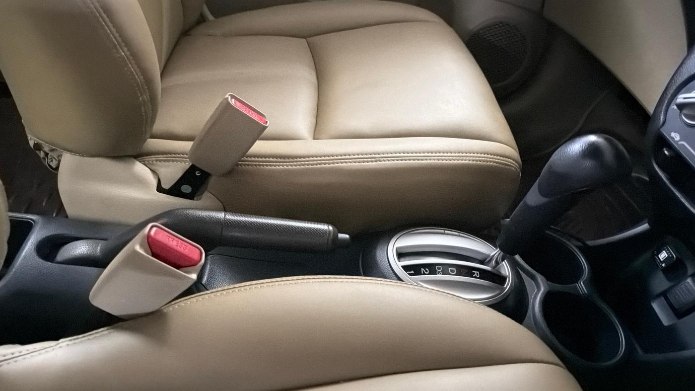 2014 Honda Brio VX AT, CNG, Automatic, 40,556 km, Gear Lever