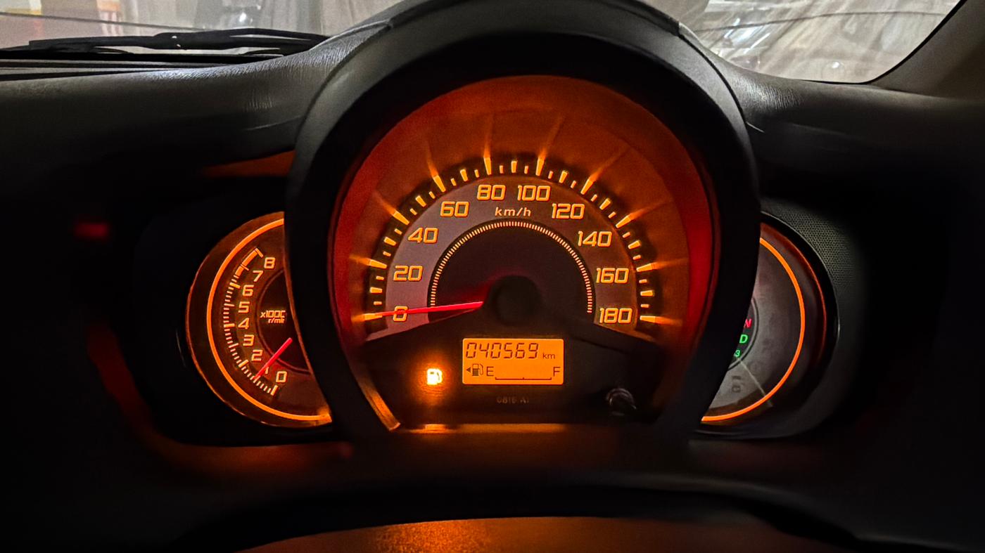 2014 Honda Brio VX AT, CNG, Automatic, 40,556 km, Odometer Image