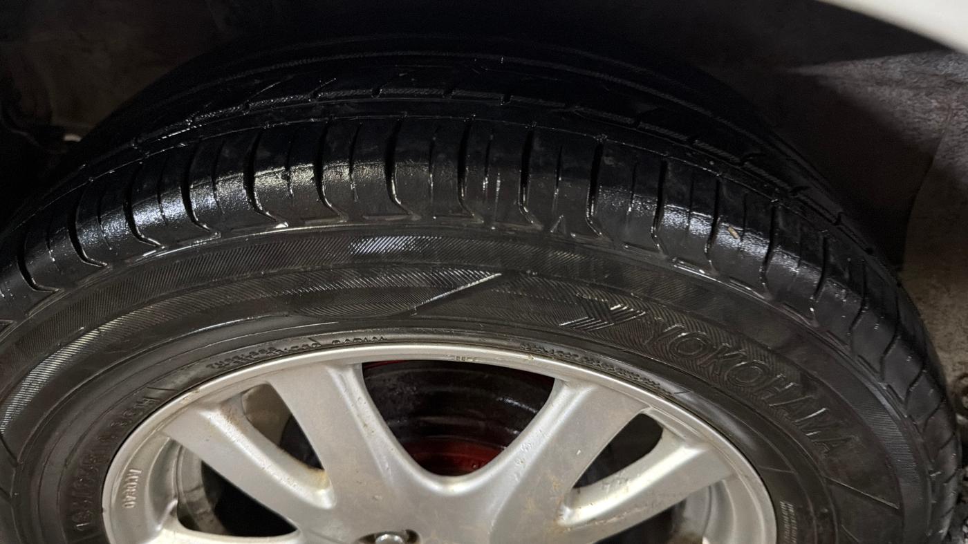 2014 Honda Brio VX AT, CNG, Automatic, 40,556 km, Right Rear Tyre Tread