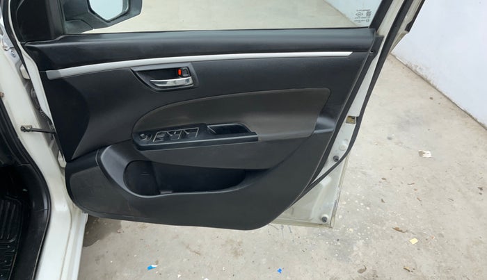 2016 Maruti Swift VXI, Petrol, Manual, 53,297 km, Driver Side Door Panels Control