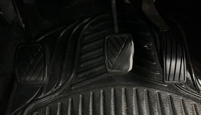 2016 Maruti Swift VXI, Petrol, Manual, 53,297 km, Pedals