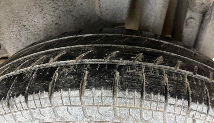 2016 Maruti Swift VXI, Petrol, Manual, 53,297 km, Left Rear Tyre Tread