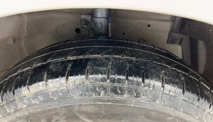 2016 Maruti Swift VXI, Petrol, Manual, 53,297 km, Right Front Tyre Tread