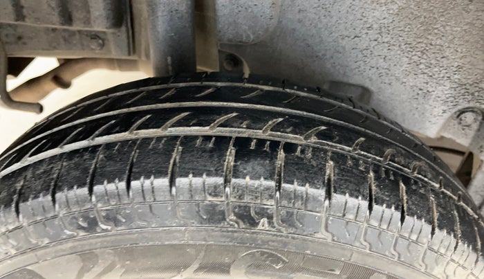 2016 Maruti Swift VXI, Petrol, Manual, 53,297 km, Right Rear Tyre Tread
