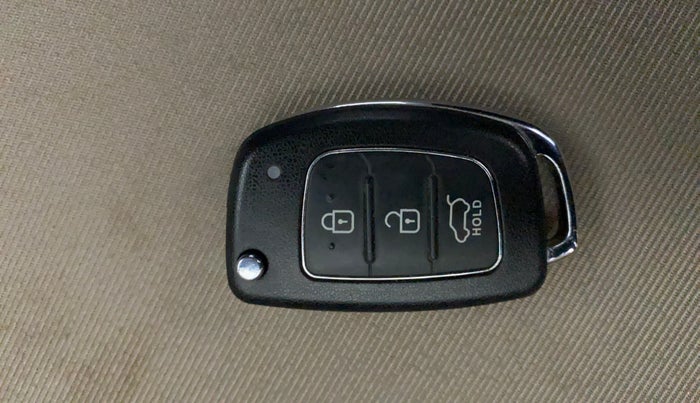 2014 Hyundai Xcent S 1.2, Petrol, Manual, 49,335 km, Key Close Up
