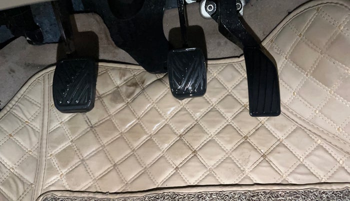 2017 Maruti Swift Dzire VXI, CNG, Manual, 61,263 km, Pedals