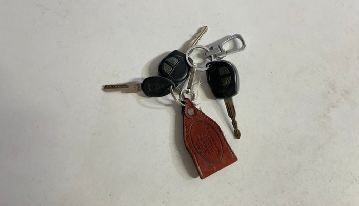 2017 Maruti Swift Dzire VXI, CNG, Manual, 61,263 km, Key Close Up