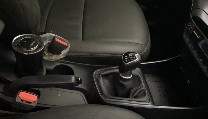 2022 Hyundai NEW I20 ASTA (O) 1.5 CRDI MT, Diesel, Manual, 32,962 km, Gear Lever