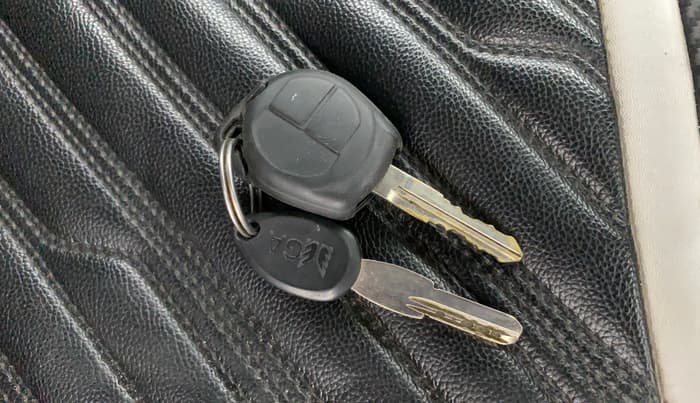 2018 Maruti Swift VXI, Petrol, Manual, 49,509 km, Key Close Up