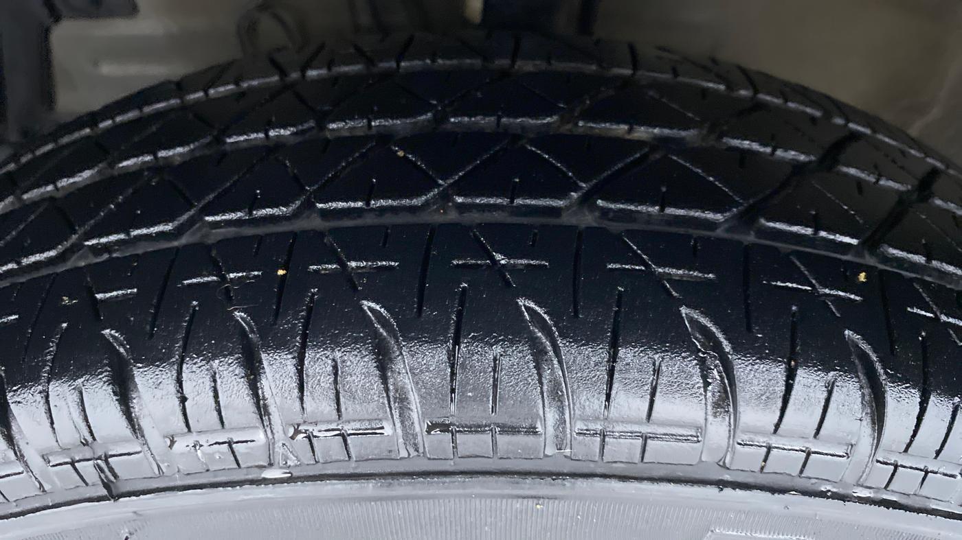 2017 Maruti Swift VDI, Diesel, Manual, 40,255 km, Left Front Tyre Tread