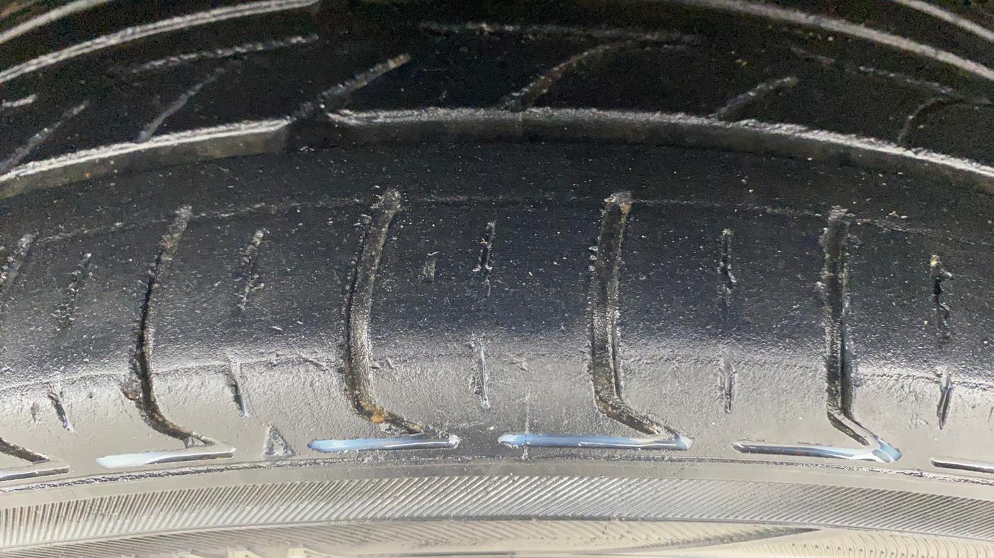 2016 Maruti Ciaz ZXI+, Petrol, Manual, 1,00,415 km, Left Front Tyre Tread