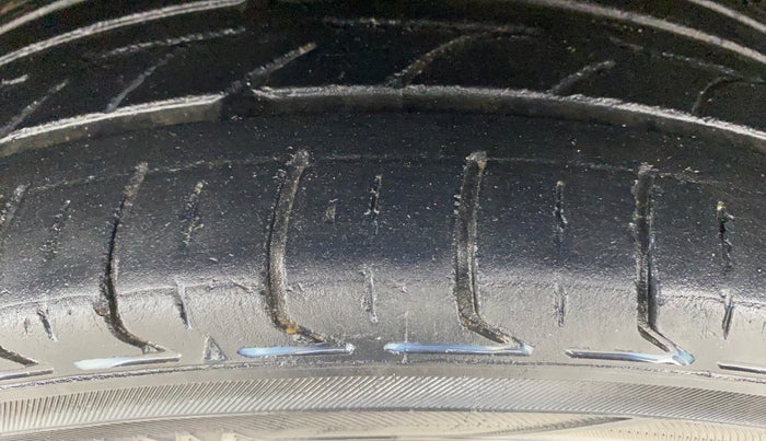 2016 Maruti Ciaz ZXI+, Petrol, Manual, 1,00,415 km, Left Front Tyre Tread