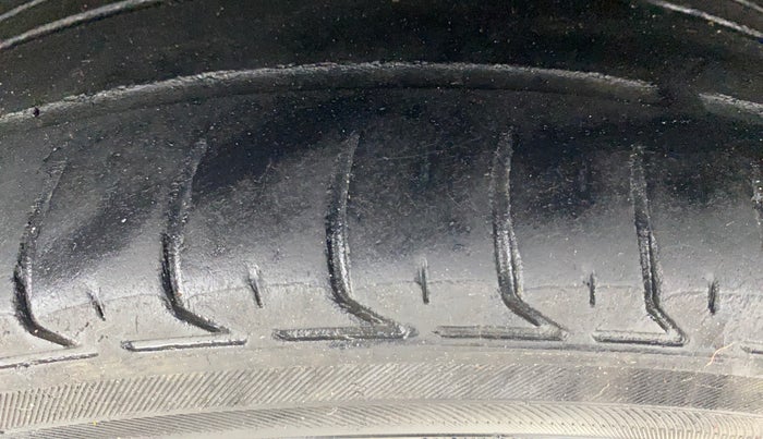 2016 Maruti Ciaz ZXI+, Petrol, Manual, 1,00,415 km, Left Rear Tyre Tread