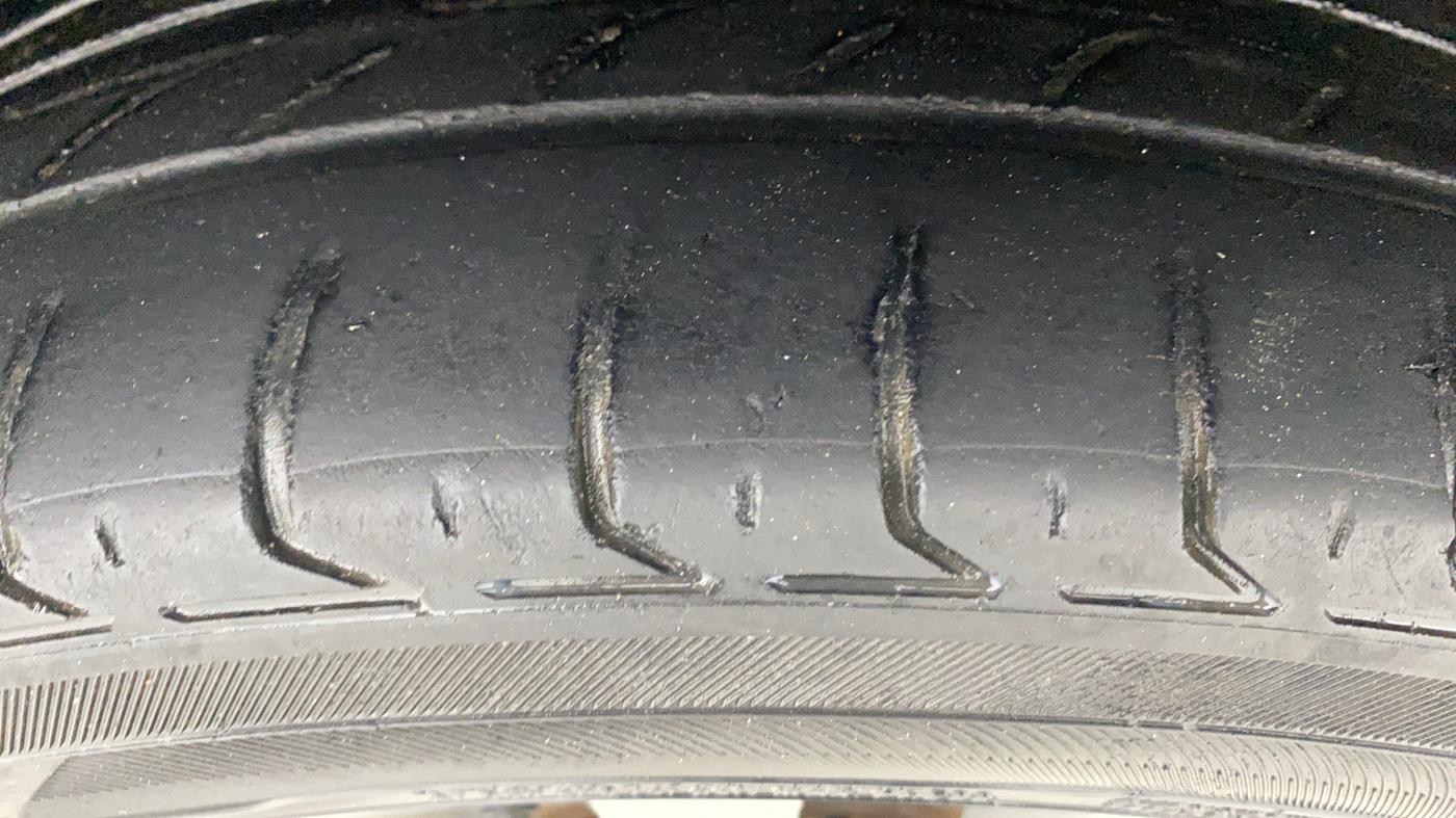 2016 Maruti Ciaz ZXI+, Petrol, Manual, 1,00,415 km, Right Rear Tyre Tread
