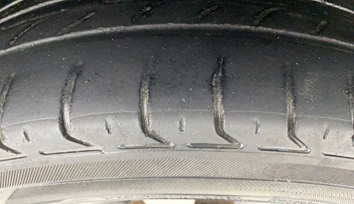 2016 Maruti Ciaz ZXI+, Petrol, Manual, 1,00,415 km, Right Rear Tyre Tread