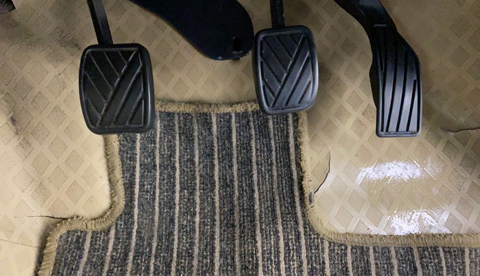 2016 Maruti Ciaz ZXI+, Petrol, Manual, 1,00,415 km, Pedals