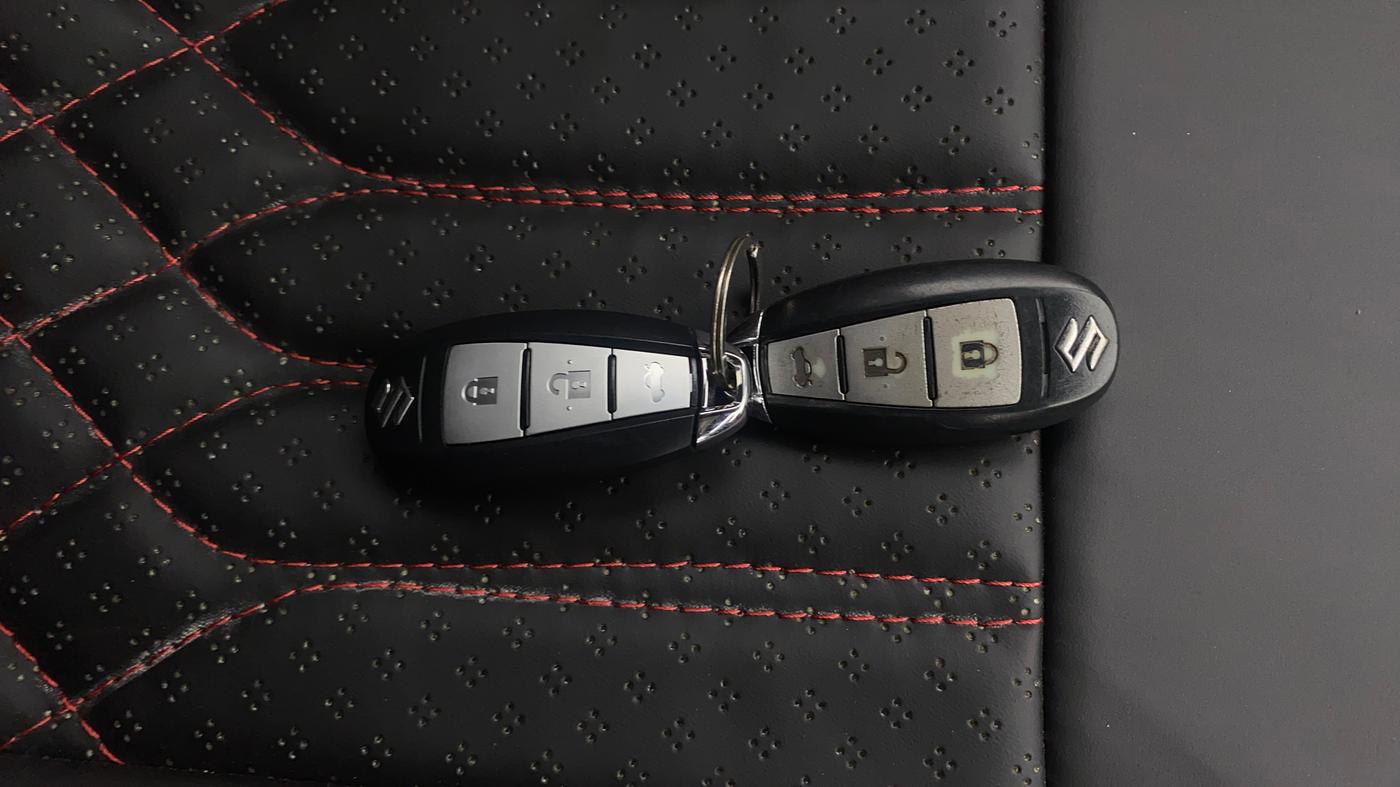 2016 Maruti Ciaz ZXI+, Petrol, Manual, 1,00,415 km, Key Close Up