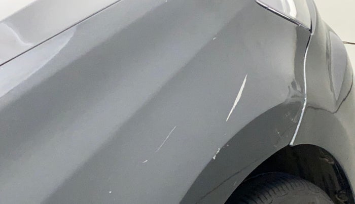 2016 Volkswagen Ameo HIGHLINE1.2L, CNG, Manual, 81,105 km, Right fender - Minor scratches