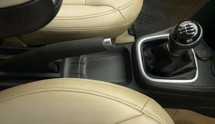 2016 Volkswagen Ameo HIGHLINE1.2L, CNG, Manual, 81,105 km, Gear Lever