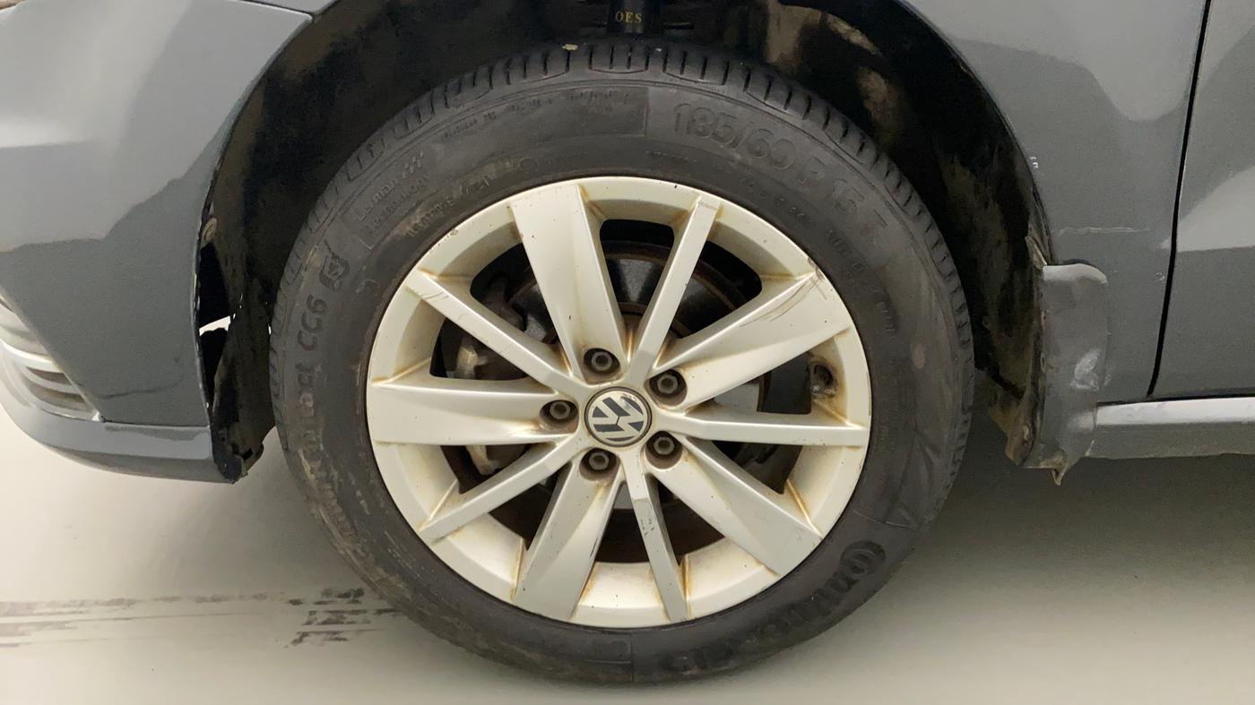 2016 Volkswagen Ameo HIGHLINE1.2L, CNG, Manual, 81,105 km, Left Front Wheel
