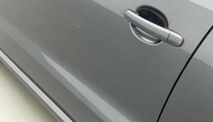 2016 Volkswagen Ameo HIGHLINE1.2L, CNG, Manual, 81,105 km, Front passenger door - Minor scratches