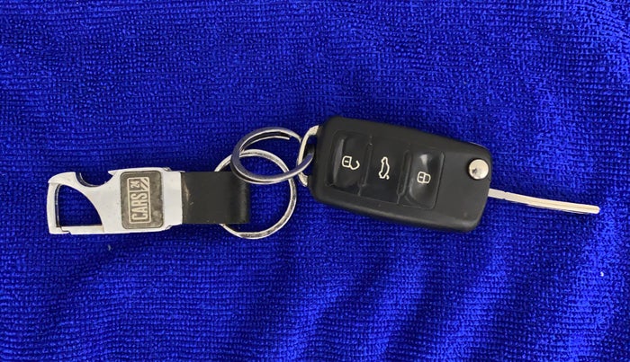 2016 Volkswagen Ameo HIGHLINE1.2L, CNG, Manual, 81,105 km, Key Close Up