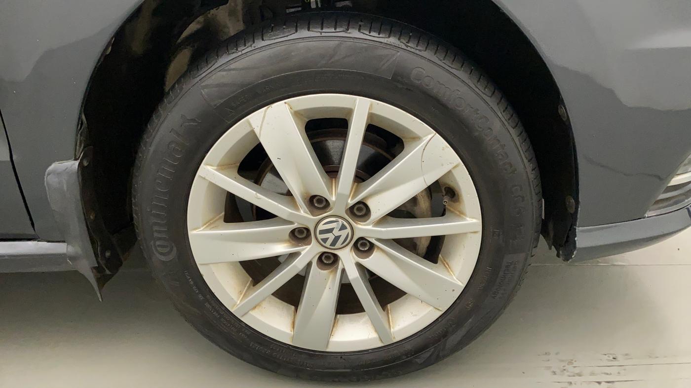 2016 Volkswagen Ameo HIGHLINE1.2L, CNG, Manual, 81,105 km, Right Front Wheel