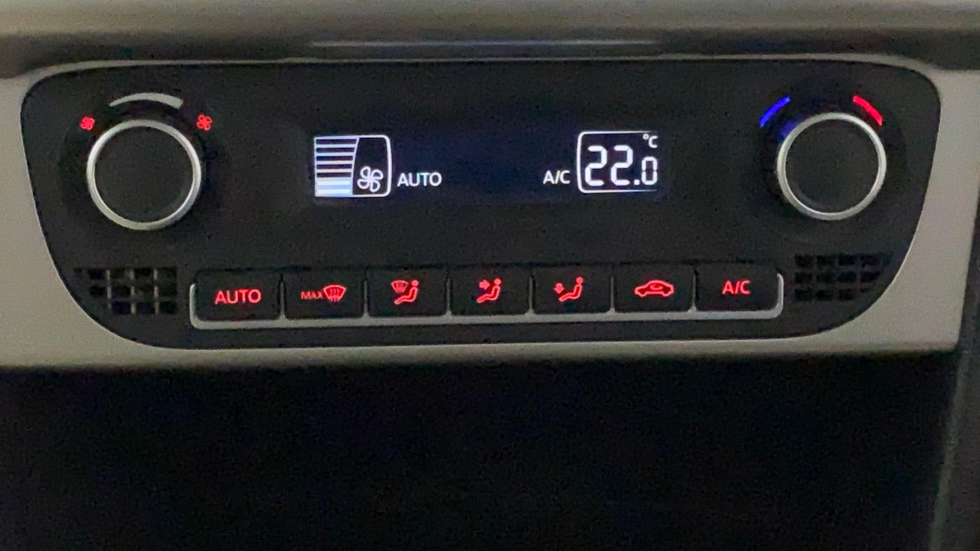 2016 Volkswagen Ameo HIGHLINE1.2L, CNG, Manual, 81,105 km, Automatic Climate Control